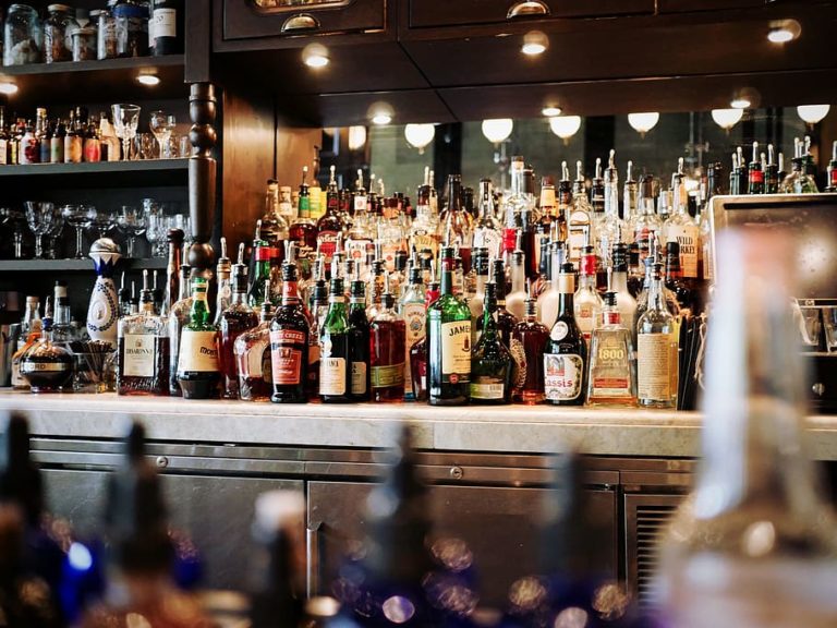 How to Choose a Bar for Your Corporate Event in Glen Waverley