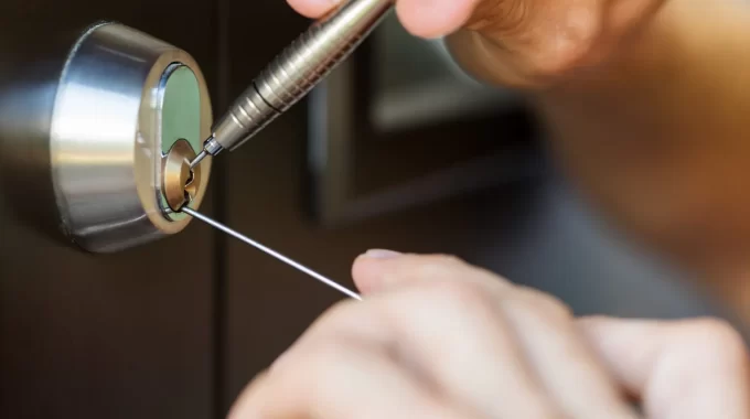 What Are the Services Offered by a Professional Locksmith?