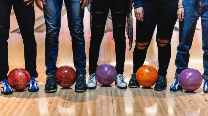 Why Organize a Family Bowling Trip?